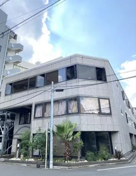 ROJU HIGASHIAZABUビルの外観