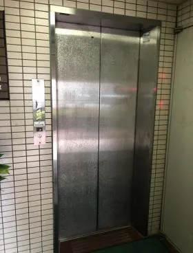 石阪ビルの外観