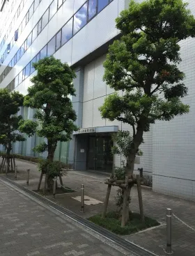 鈴与浜松町ビルの外観