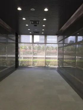 鈴与浜松町ビルの外観