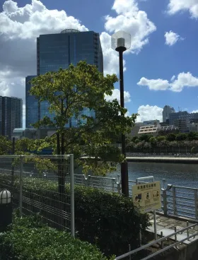 鈴与浜松町ビルの外観