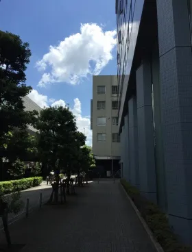 鈴与浜松町ビルの外観