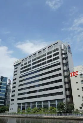 鈴与浜松町ビルの外観