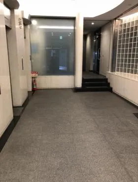 新井ビルの外観