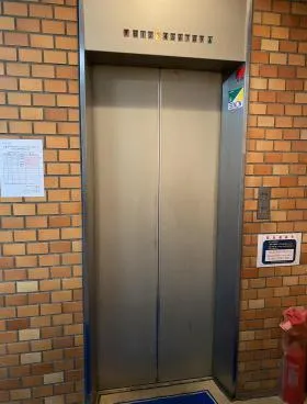 青山パティオビルの外観
