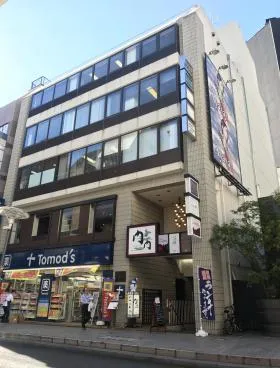 金春ビルの外観