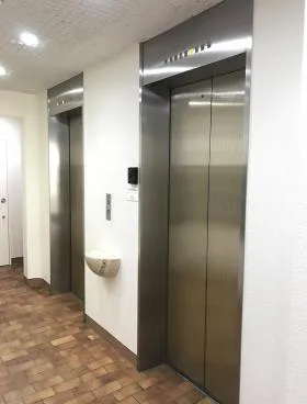 金春ビルの外観