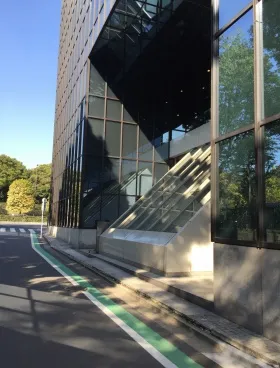草月会館の外観