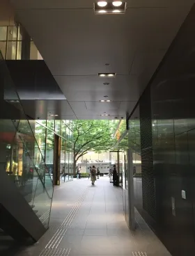 oak omotesandoビルの外観
