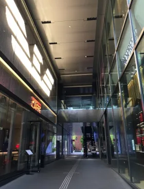 oak omotesandoビルの外観