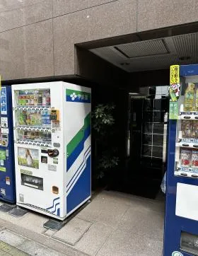 三宅屋ビルの外観