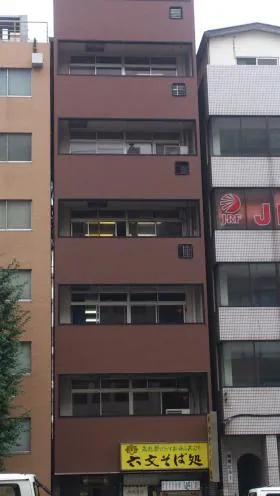 秋間ビルの外観