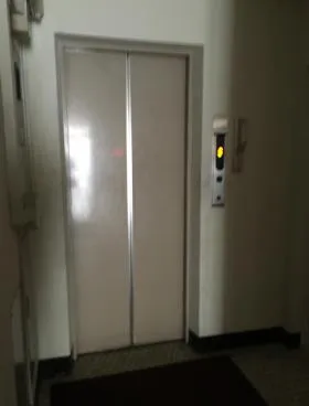 秋間ビルの外観