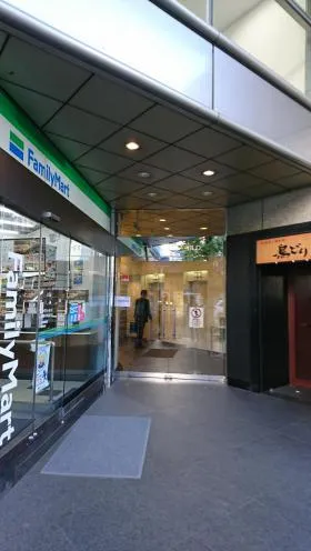 近鉄銀座中央通り(旧TH銀座)ビルの外観