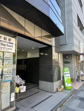 コスモタワービルの外観