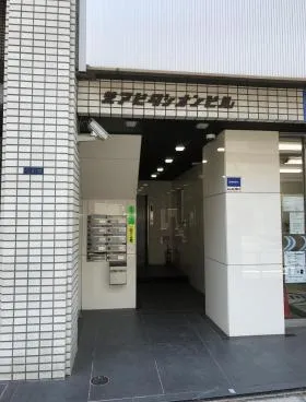 芝アビタシオンビルの外観