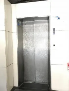 芝アビタシオンビルの外観