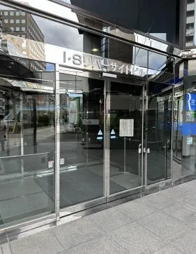 I・Sリバーサイドビルの外観