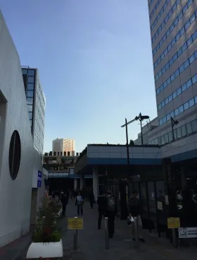 サンシャインビルの外観