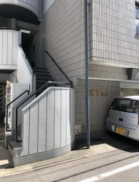 KYビルの外観