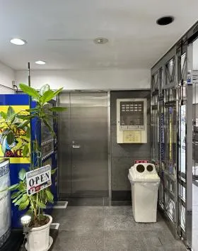UF5ビルの外観