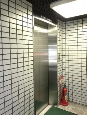 三輪ビルの外観