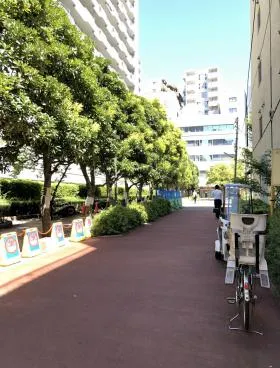 司ビルの外観