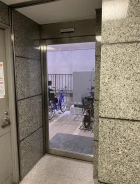 KTTビルの外観