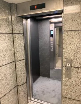 KTTビルの外観