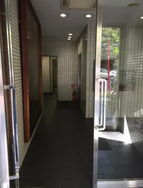 芝ワカマツビルの外観