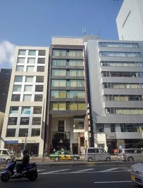 青山鈴木硝子ビルの外観