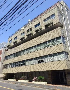 生泉市ヶ谷ビルの外観