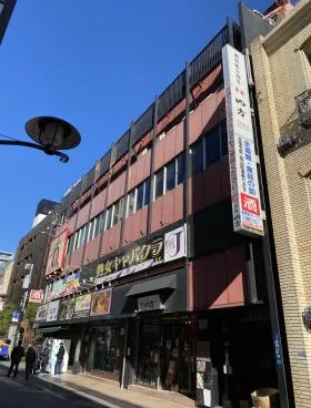 四方ビルの外観