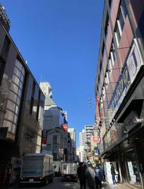 四方ビルの外観