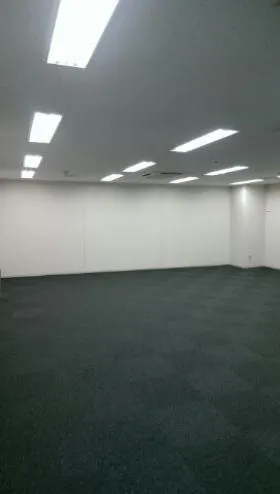 WAY TOWERSビルの外観