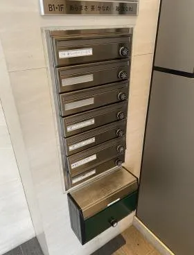 WAY TOWERSビルの外観