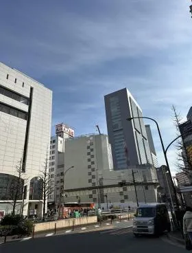 ラウンドクロス西新宿ビルの外観