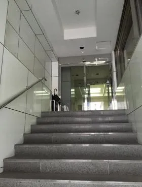 MARUSHINビルの外観