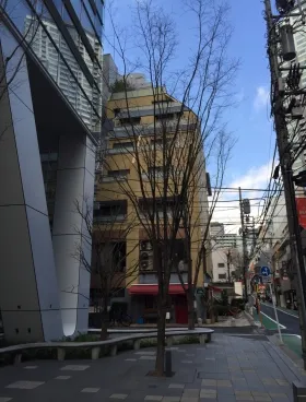アークヒルズフロントタワーRoPビルの外観