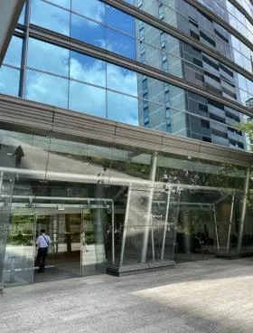 新幸橋ビルの外観