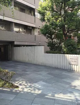 西新宿フォレストアネックスの外観