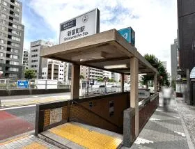 出入口1から地上に出る