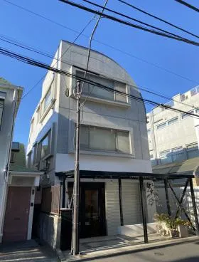神宮前五丁目店舗ビルの外観