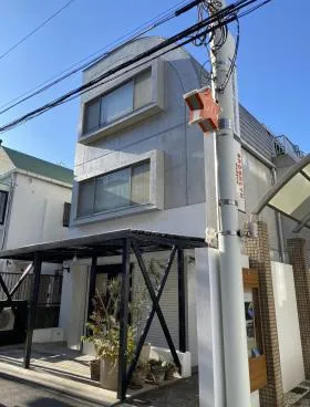 神宮前五丁目店舗ビルの外観