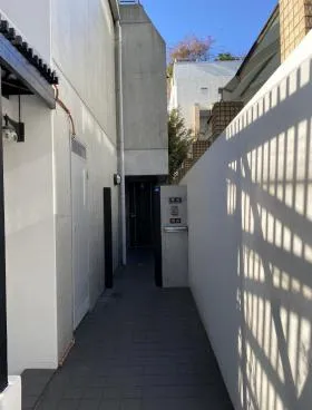 神宮前五丁目店舗ビルの外観