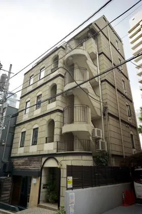 キャトルセゾン麹町ビルの外観