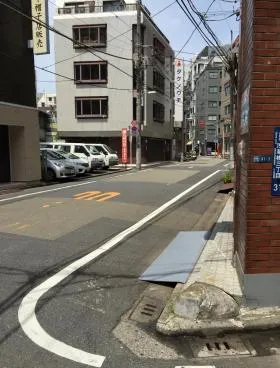 秋山ビルの外観