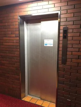 KIビルの外観