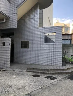 秋澤ビルの外観