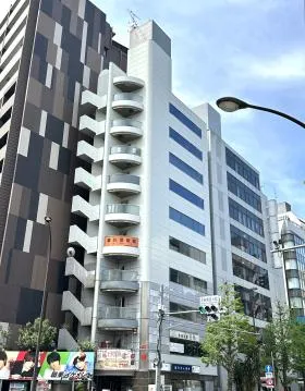 プリオール三信ビルの外観